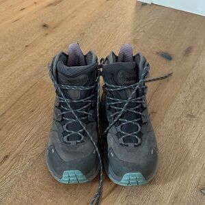 Hoka Women's Hiking Boots 9 grey and teal